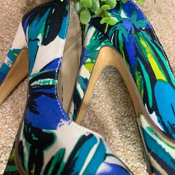 JustFab Floral Heels size 6 - Picture 2 of 4